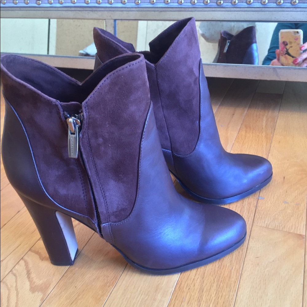 VINCE CAMUTO BOOTIES🌹